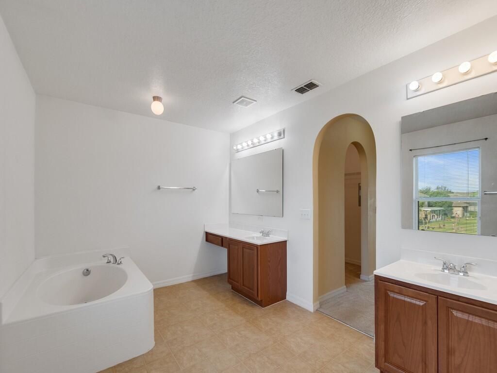 4730 Ashley Lake Circle, Vero Beach, FL 32967 Photo