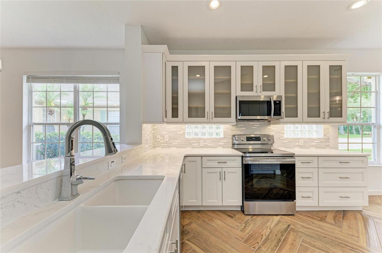 5047 Lakescene Place, Sarasota, FL 34243 Photo