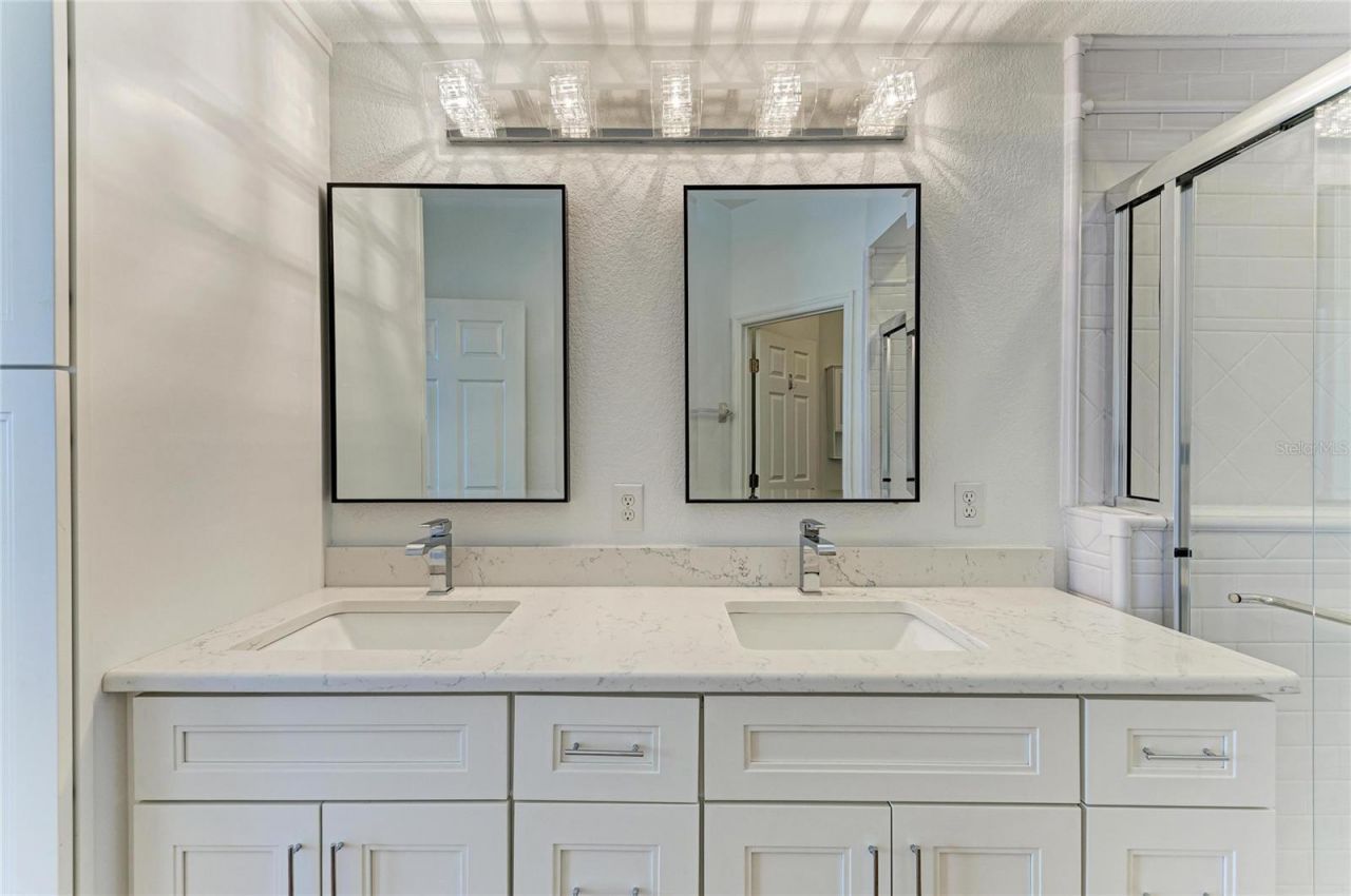 5047 Lakescene Place, Sarasota, FL 34243 Photo