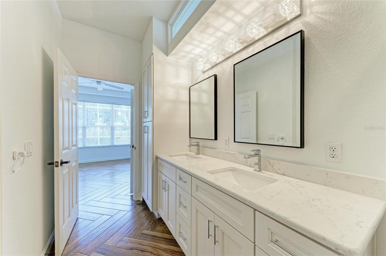 5047 Lakescene Place, Sarasota, FL 34243 Photo