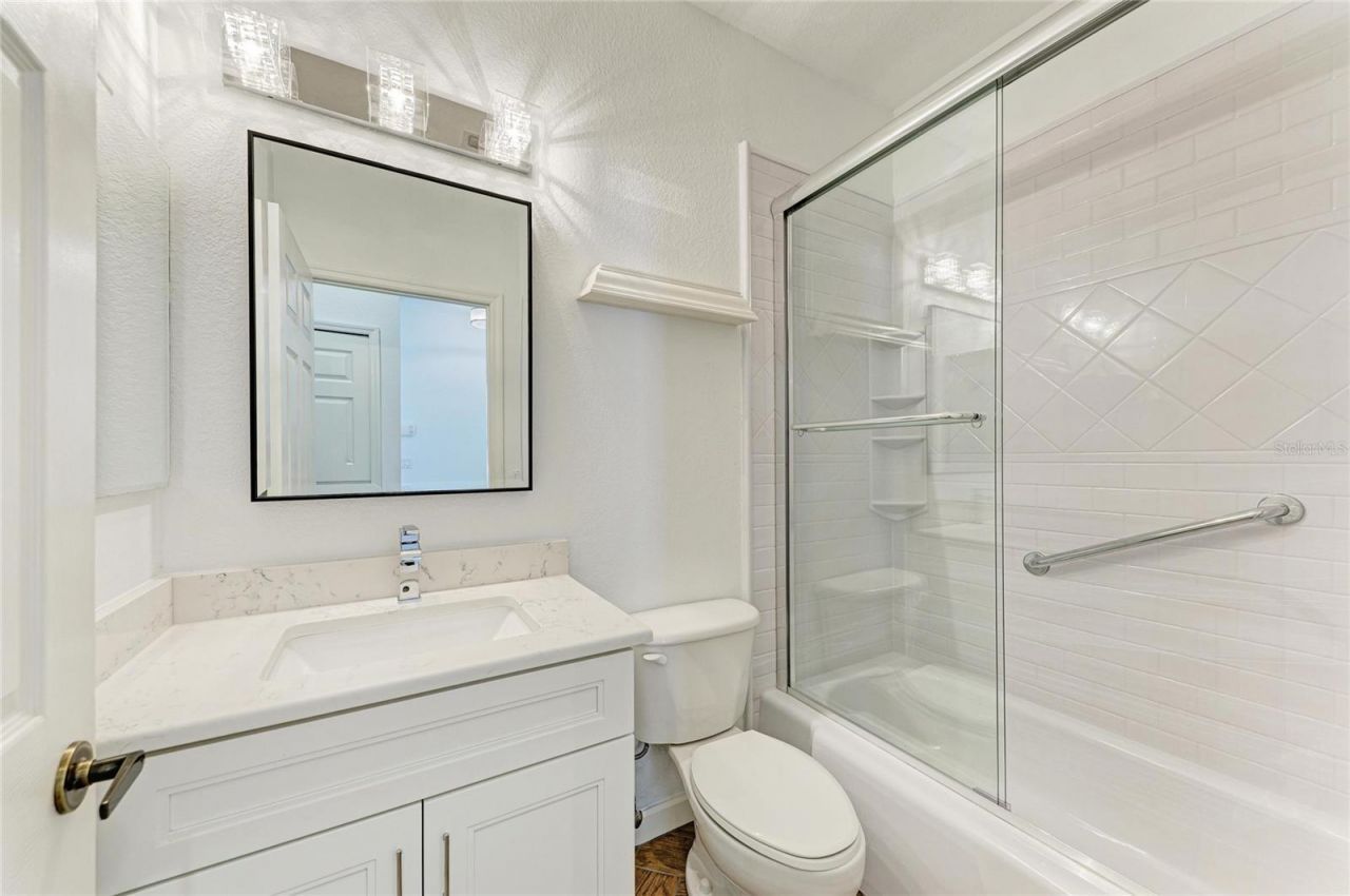 5047 Lakescene Place, Sarasota, FL 34243 Photo