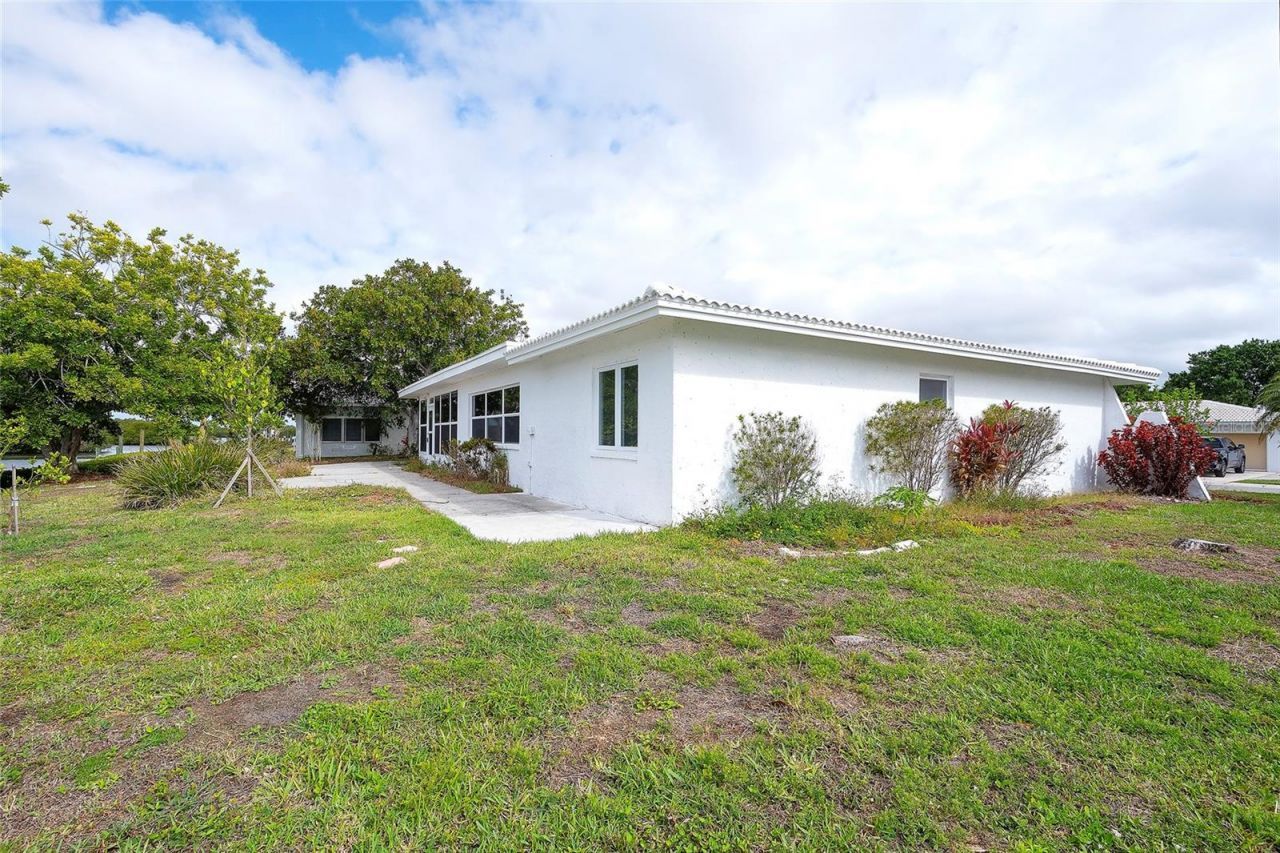 3810 Joyce Drive , Bradenton, FL 34208 Photo