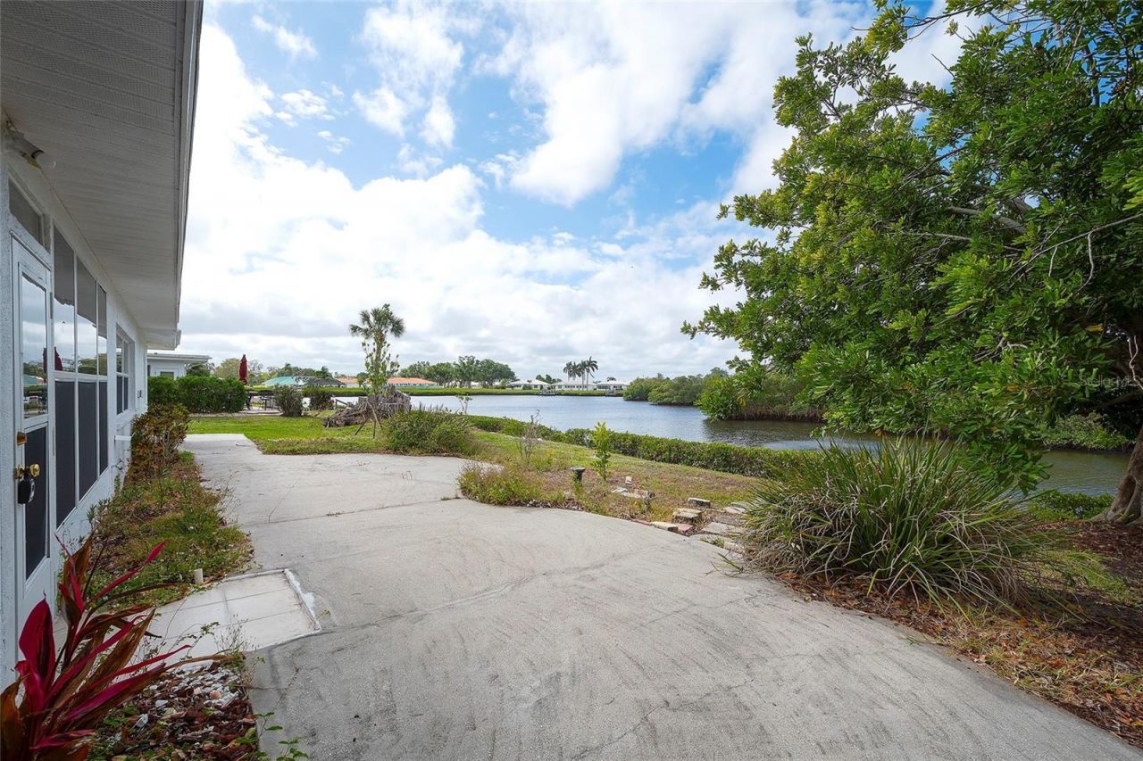 3810 Joyce Drive , Bradenton, FL 34208 Photo