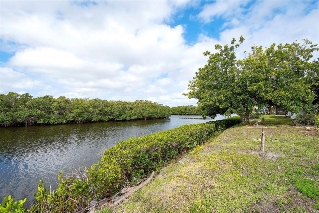 3810 Joyce Drive , Bradenton, FL 34208 Photo