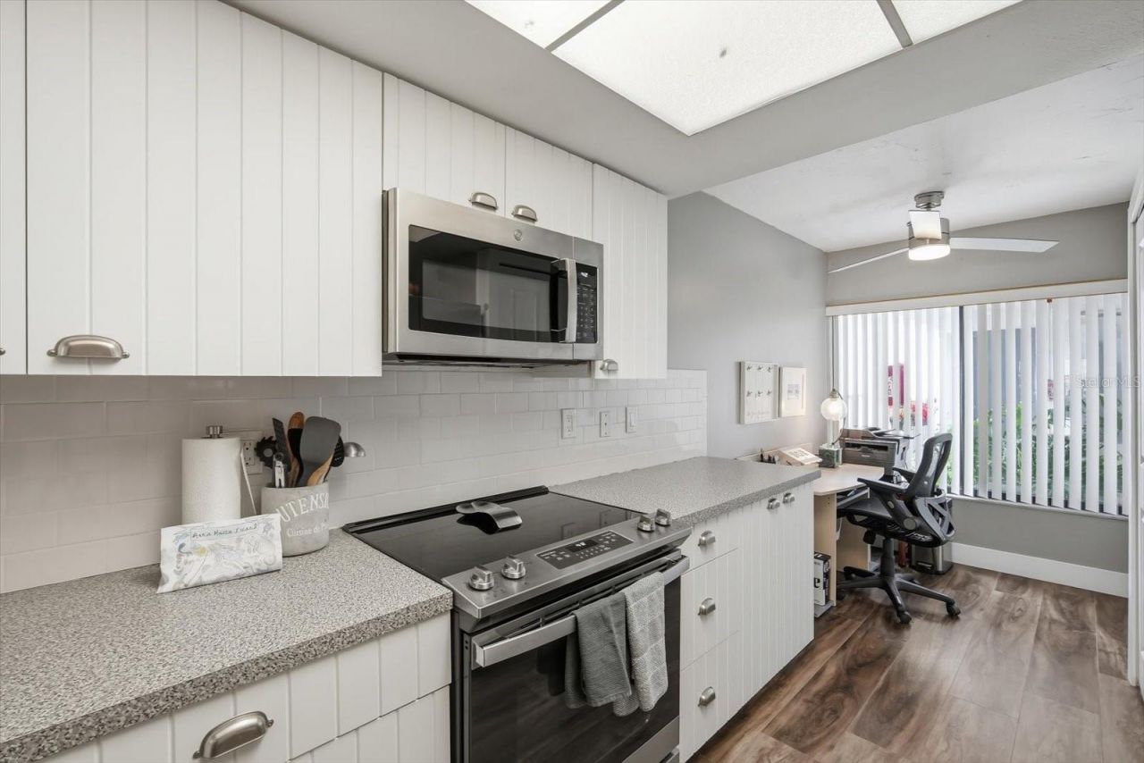 3705 E Bay Drive, Unit 117, Holmes Beach, FL 34217 Photo