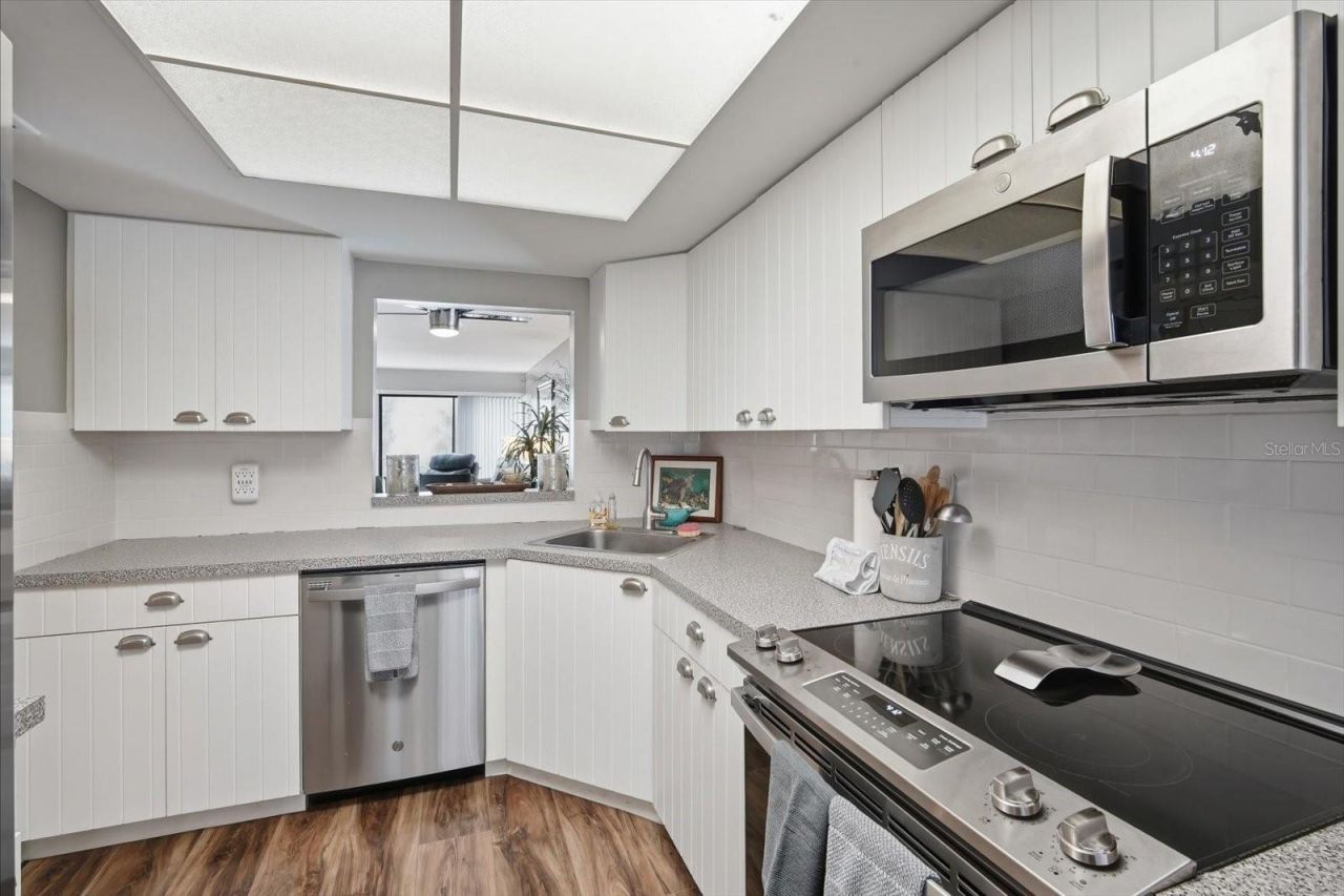 3705 E Bay Drive, Unit 117, Holmes Beach, FL 34217 Photo