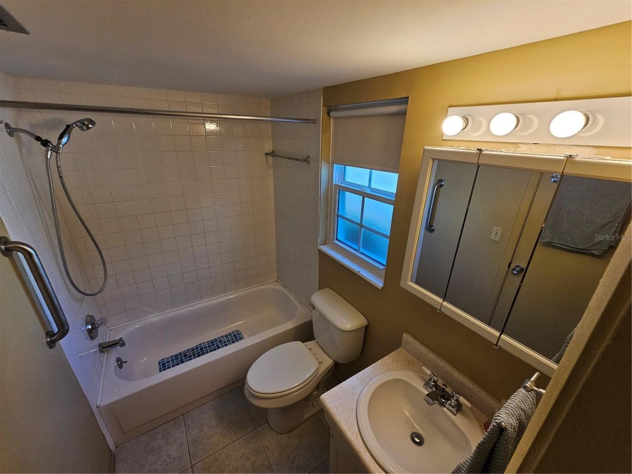 1100 E Caroline Street , Unit 123, Tavares, FL 32778 Photo