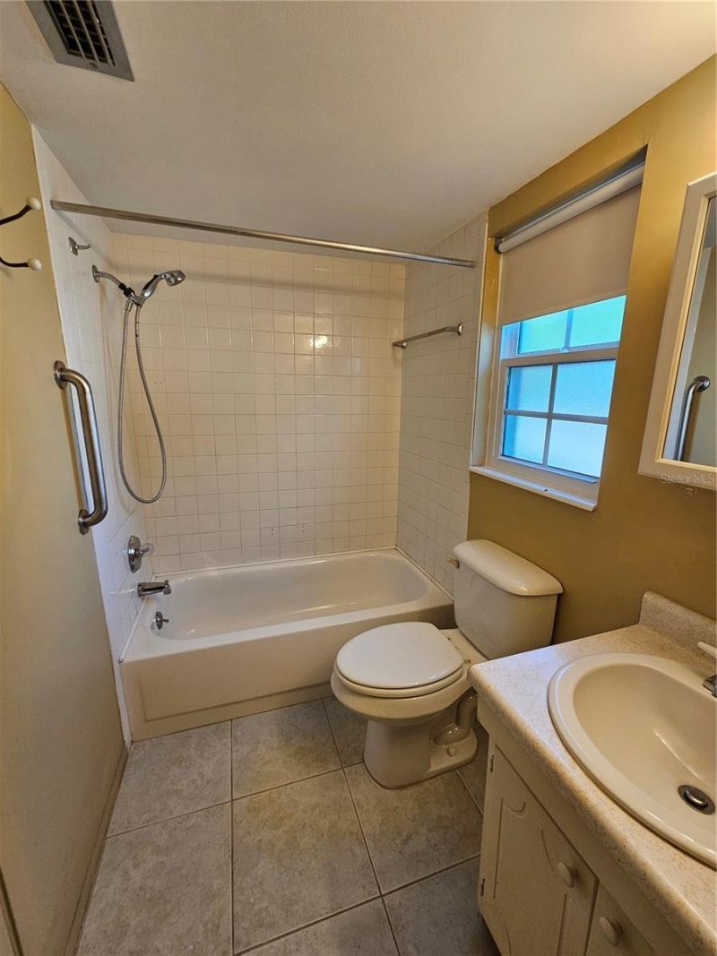 1100 E Caroline Street , Unit 123, Tavares, FL 32778 Photo