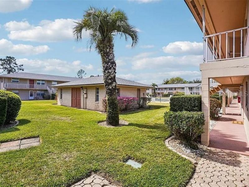 1100 E Caroline Street , Unit 123, Tavares, FL 32778 Photo