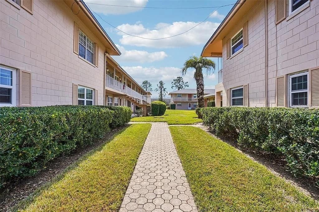 1100 E Caroline Street , Unit 123, Tavares, FL 32778 Photo