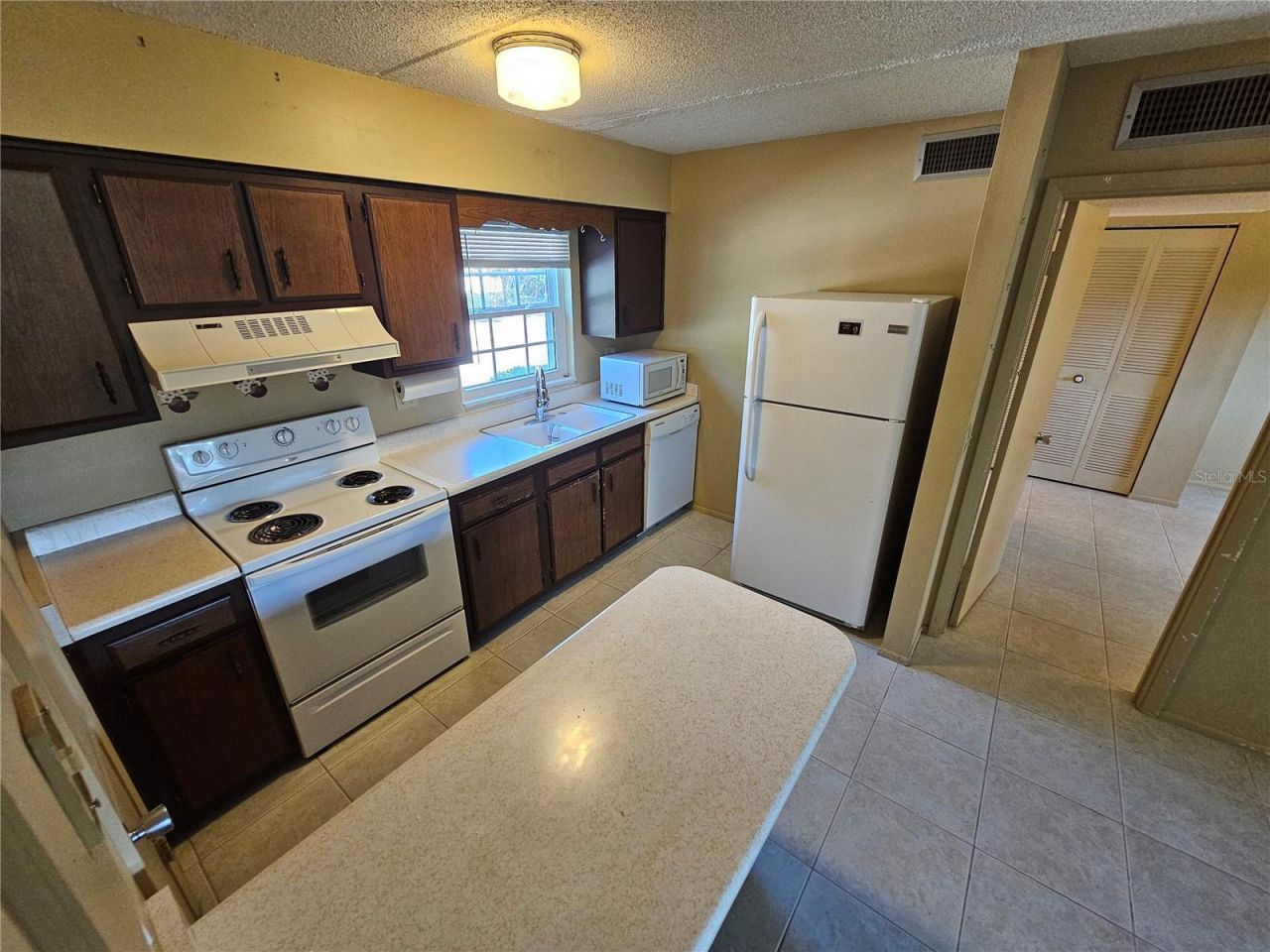 1100 E Caroline Street , Unit 123, Tavares, FL 32778 Photo