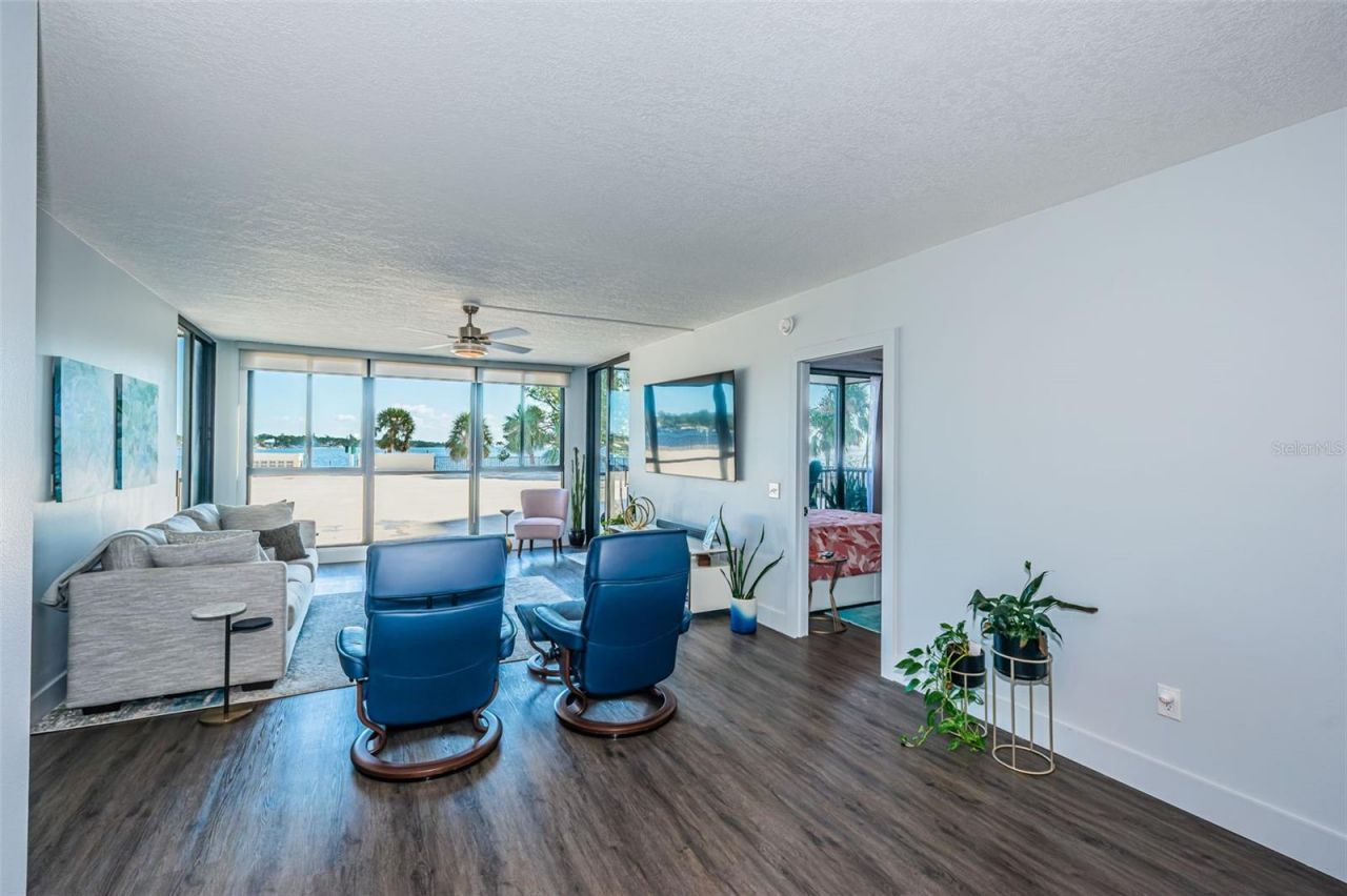 7100 Sunshine Skyway Lane S, Unit 203, Saint Petersburg, FL 33711 Photo