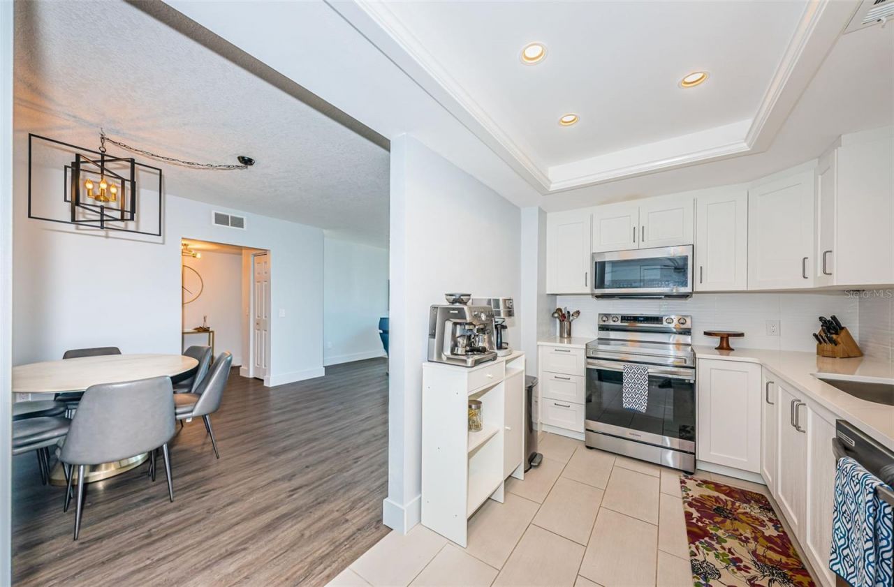 7100 Sunshine Skyway Lane S, Unit 203, Saint Petersburg, FL 33711 Photo