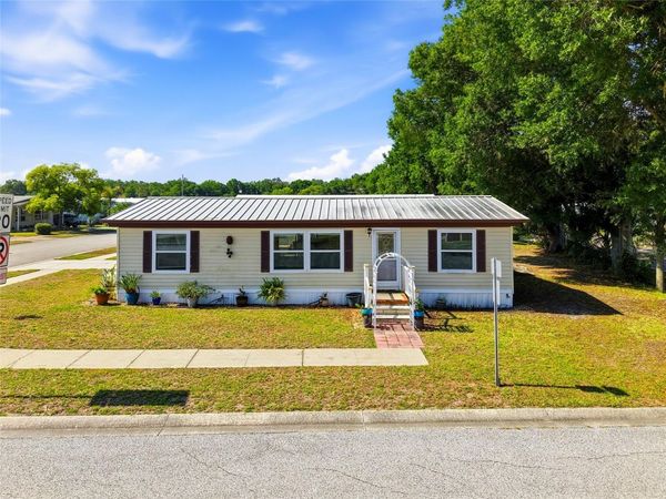3933 SARAH DRIVE , WESLEY CHAPEL, FL 33543