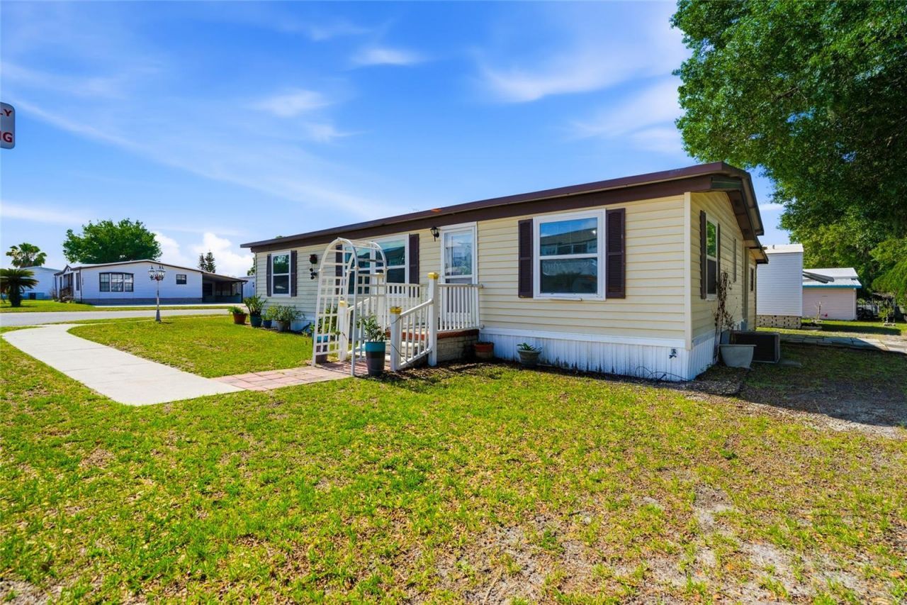 3933 Sarah Drive , Wesley Chapel, FL 33543 Photo