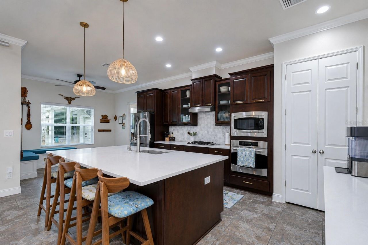 5907 Churchside Drive , Lithia, FL 33547 Photo