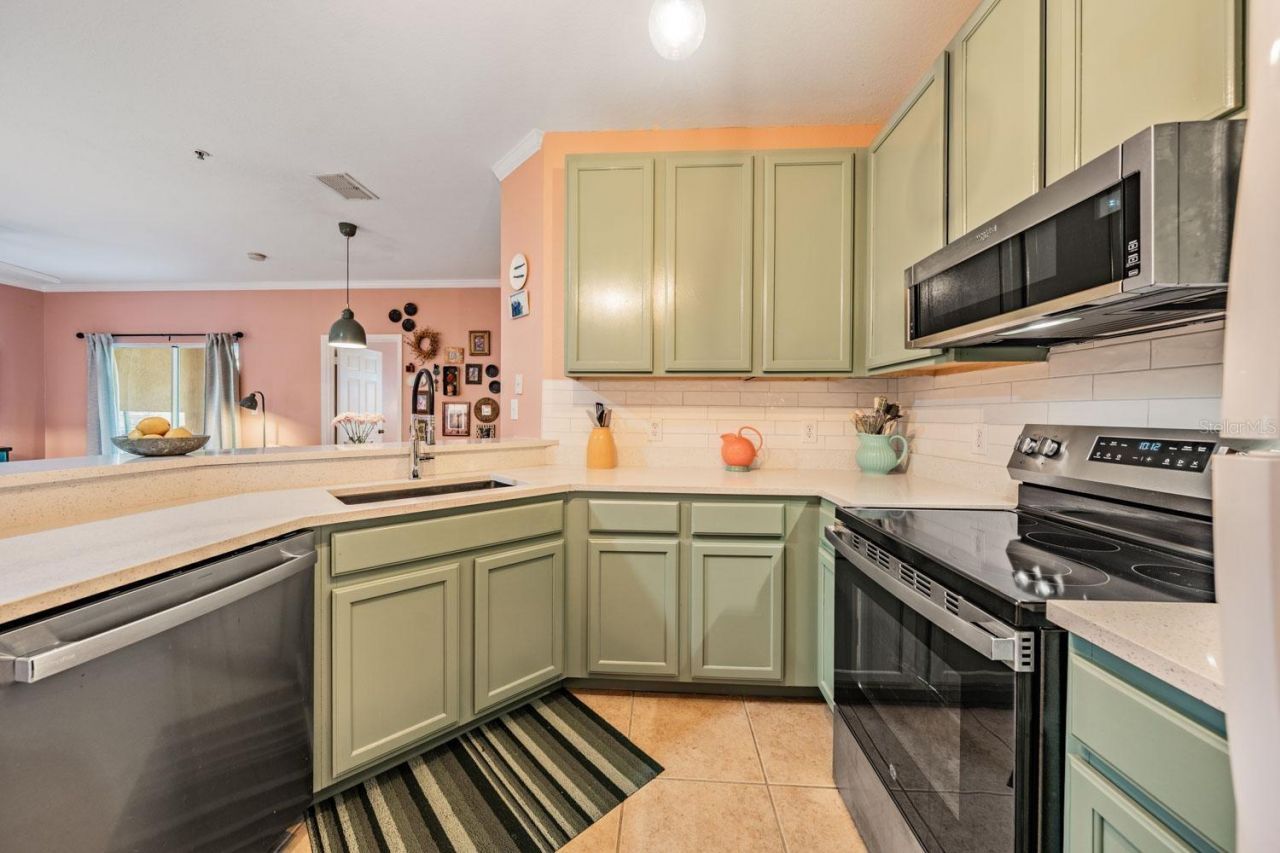 10103 Courtney Oaks Circle , Unit 103, Tampa, FL 33619 Photo