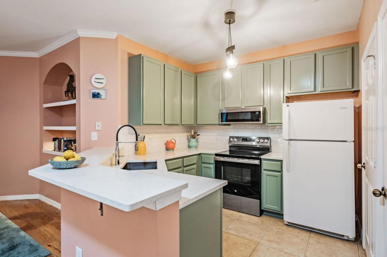 10103 Courtney Oaks Circle , Unit 103, Tampa, FL 33619 Photo