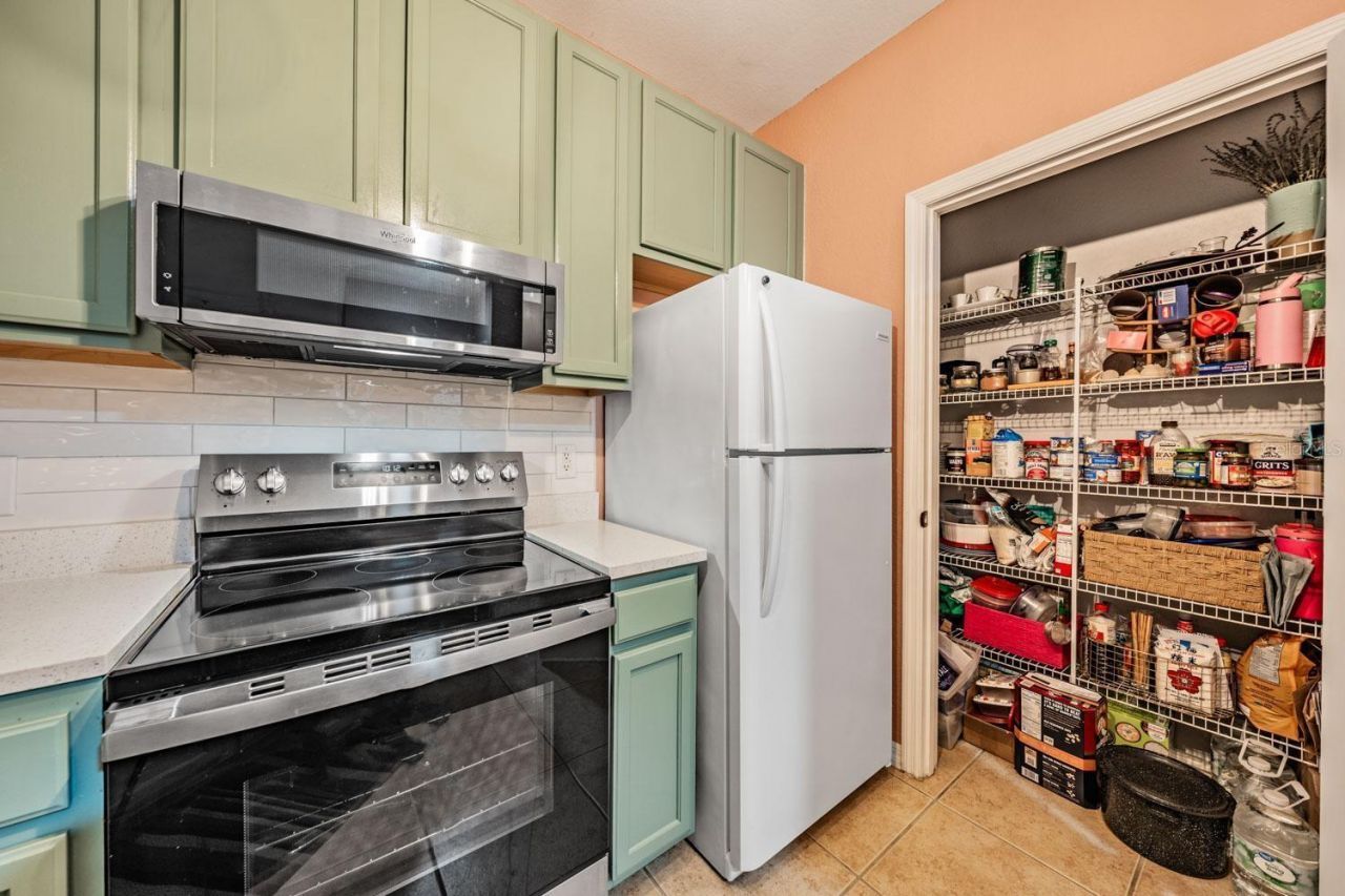 10103 Courtney Oaks Circle , Unit 103, Tampa, FL 33619 Photo