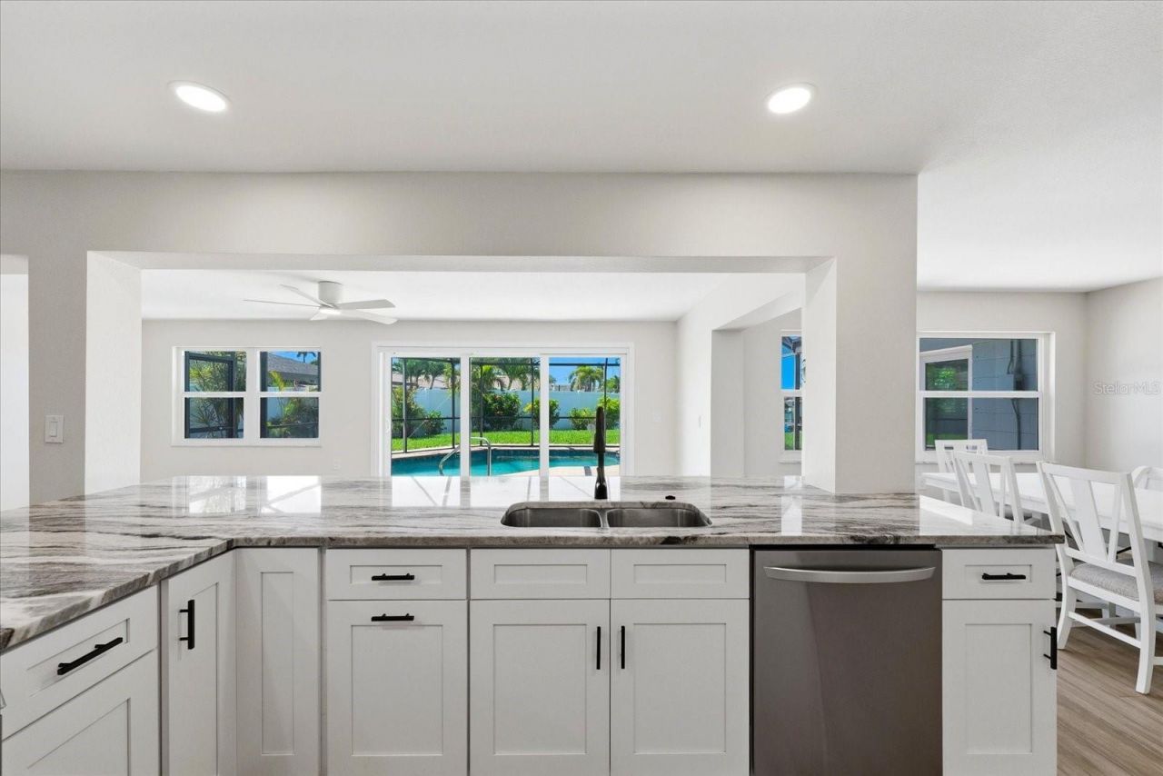 8008 13th Avenue S, Saint Petersburg, FL 33707 Photo