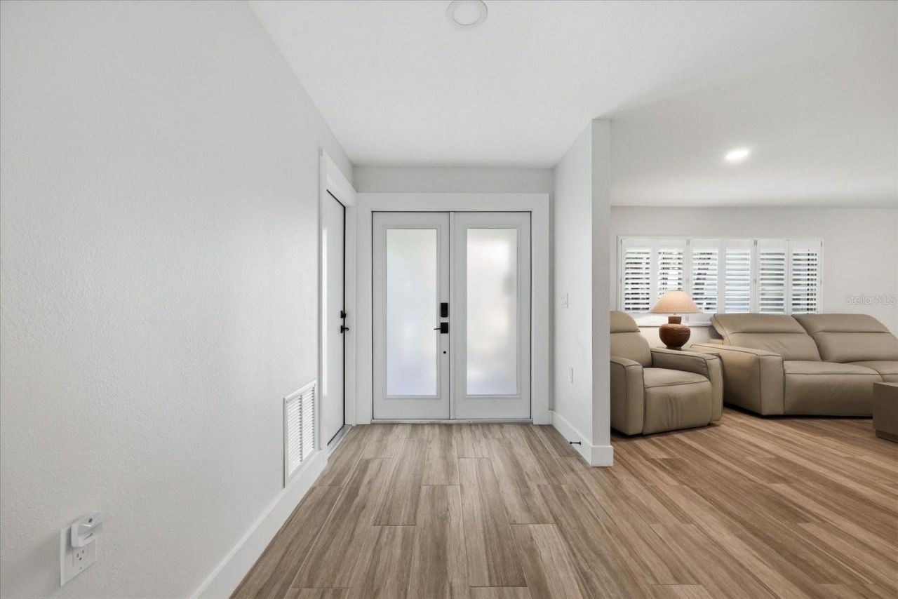 8008 13th Avenue S, Saint Petersburg, FL 33707 Photo