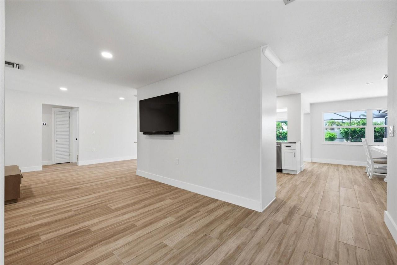 8008 13th Avenue S, Saint Petersburg, FL 33707 Photo