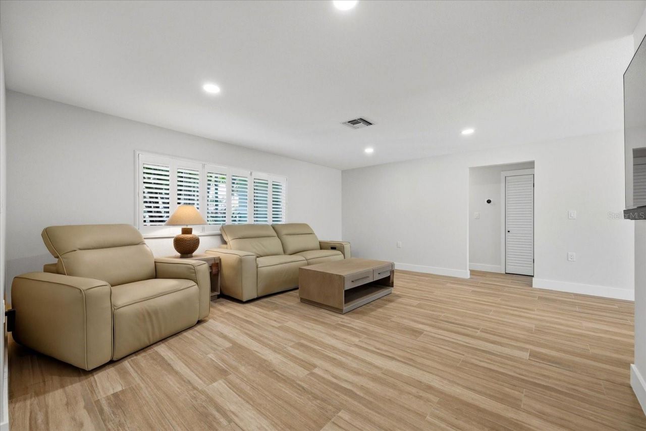 8008 13th Avenue S, Saint Petersburg, FL 33707 Photo