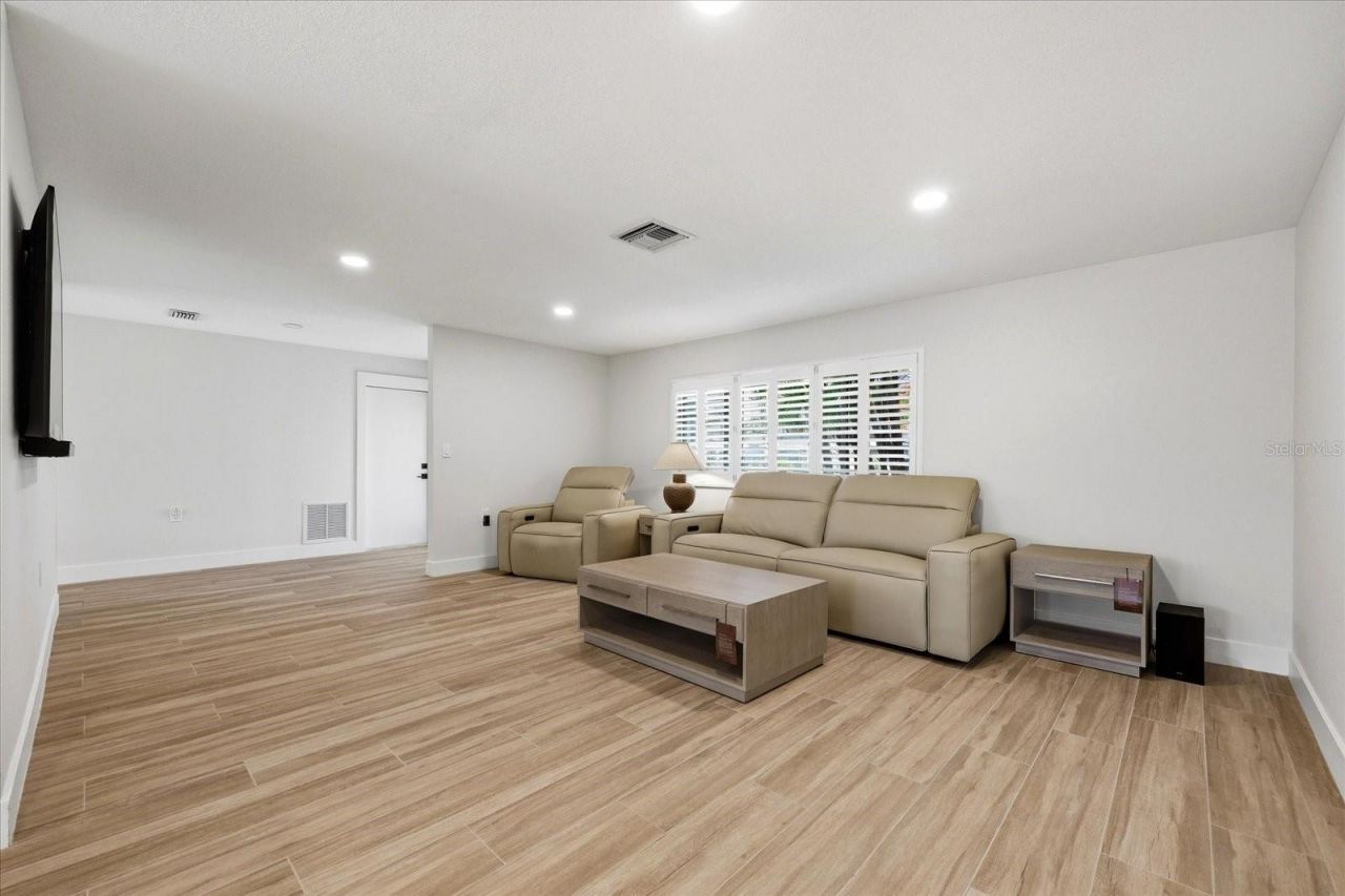 8008 13th Avenue S, Saint Petersburg, FL 33707 Photo