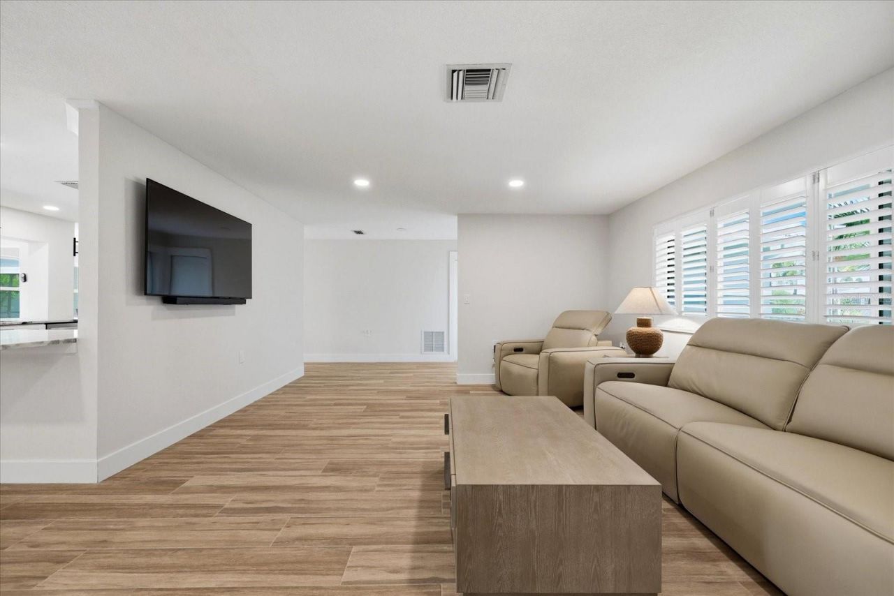 8008 13th Avenue S, Saint Petersburg, FL 33707 Photo