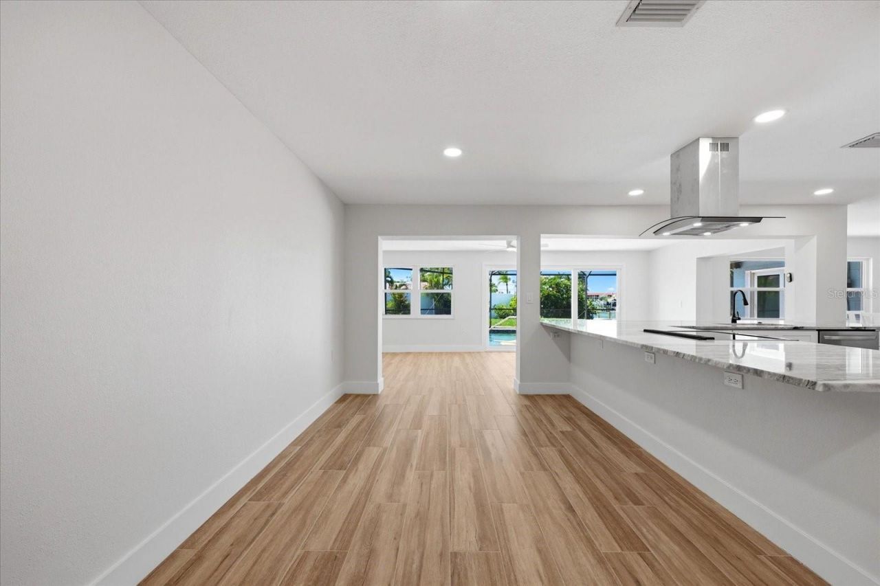 8008 13th Avenue S, Saint Petersburg, FL 33707 Photo