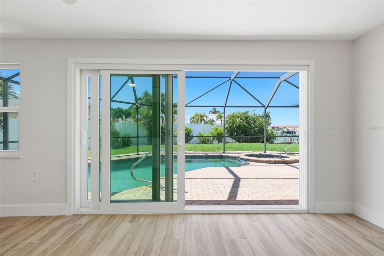 8008 13th Avenue S, Saint Petersburg, FL 33707 Photo