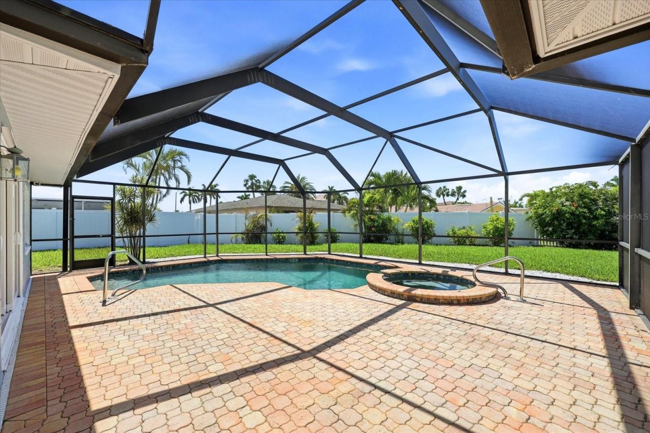 8008 13th Avenue S, Saint Petersburg, FL 33707 Photo