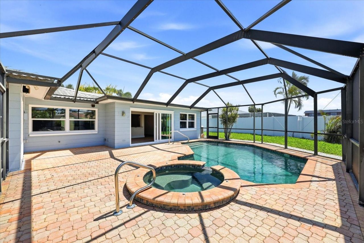 8008 13th Avenue S, Saint Petersburg, FL 33707 Photo