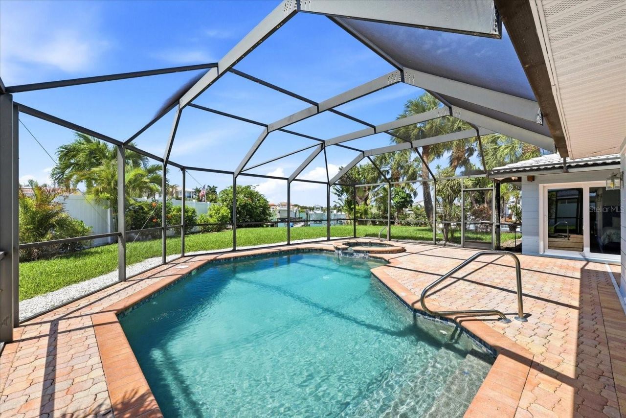 8008 13th Avenue S, Saint Petersburg, FL 33707 Photo