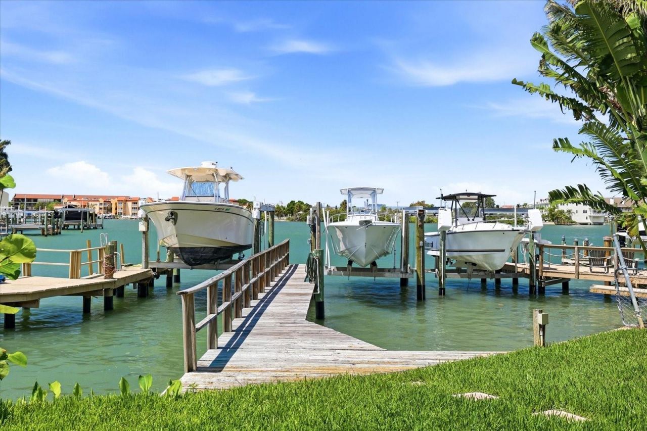 8008 13th Avenue S, Saint Petersburg, FL 33707 Photo