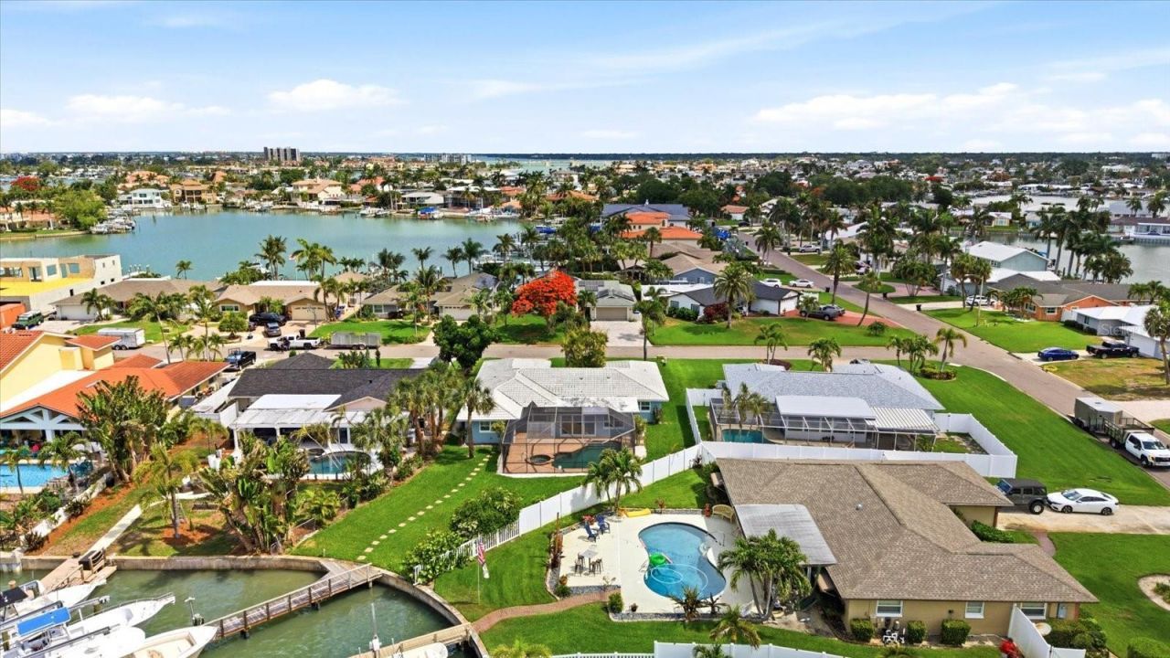 8008 13th Avenue S, Saint Petersburg, FL 33707 Photo