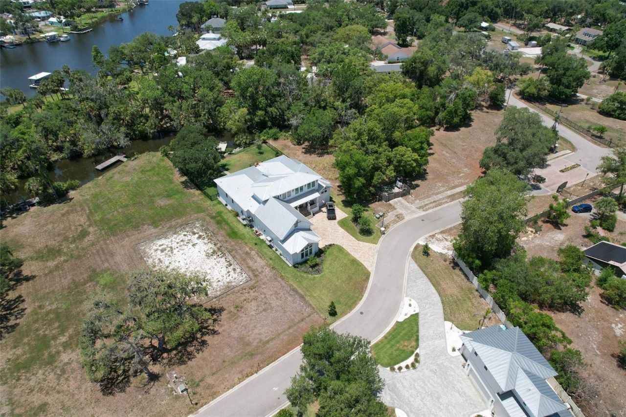 8325 Alafia Pointe Drive, Riverview, FL 33578 Photo