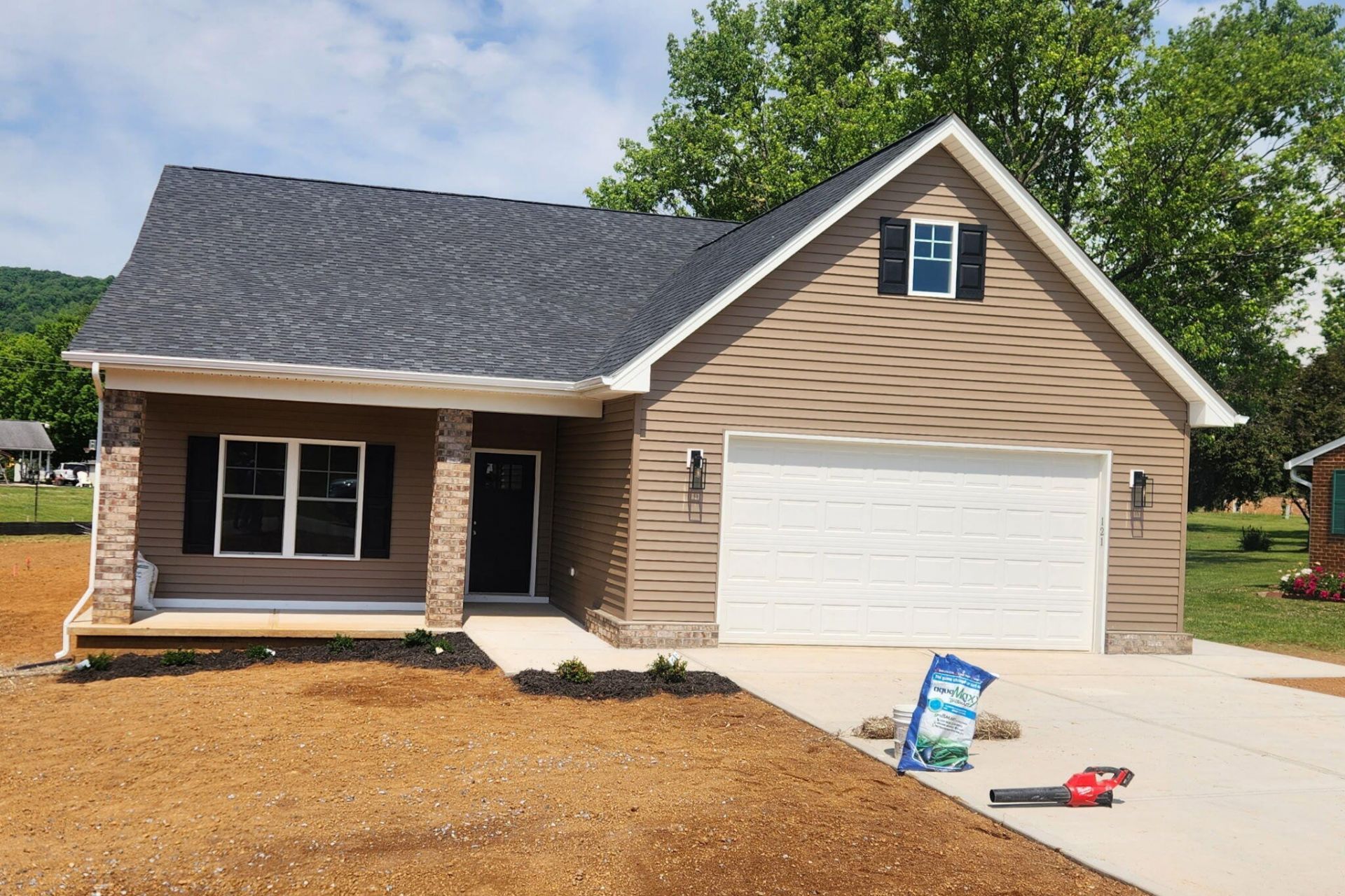 121 Murray Dr , Troutville, VA 24175 Main Photo