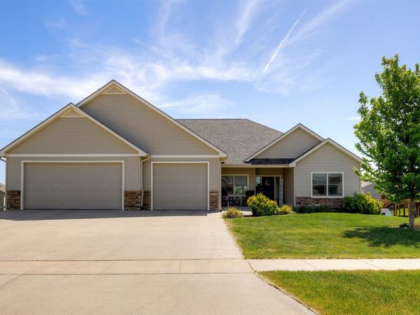 1102 Ridgetop Drive, Huxley, IA 50124