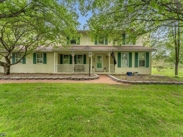 12 Church Rd, Holland, NJ 08848