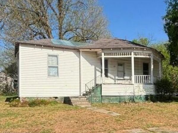 122 Ohio Ave, Etowah, TN 37331