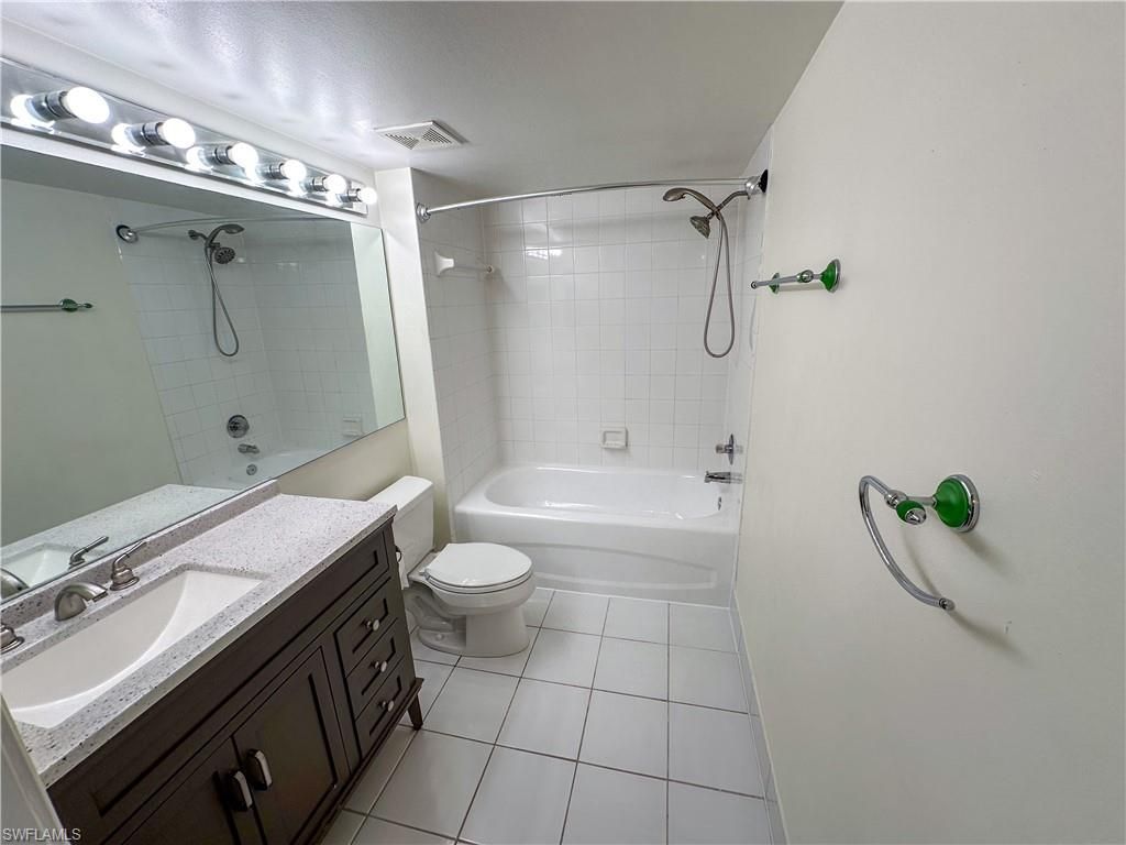 1250 Wildwood Lakes Blvd, Unit 206, Naples, FL 34104 Photo