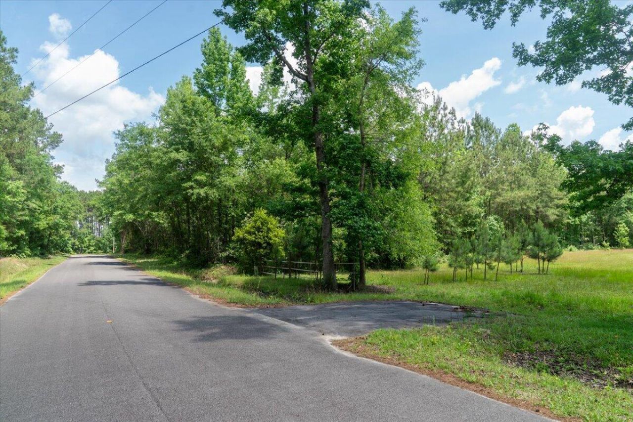 00 Deneaux Road Photo 12