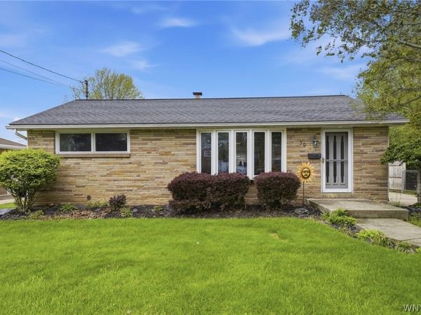 39 S Irwinwood Road , Lancaster, NY 14086