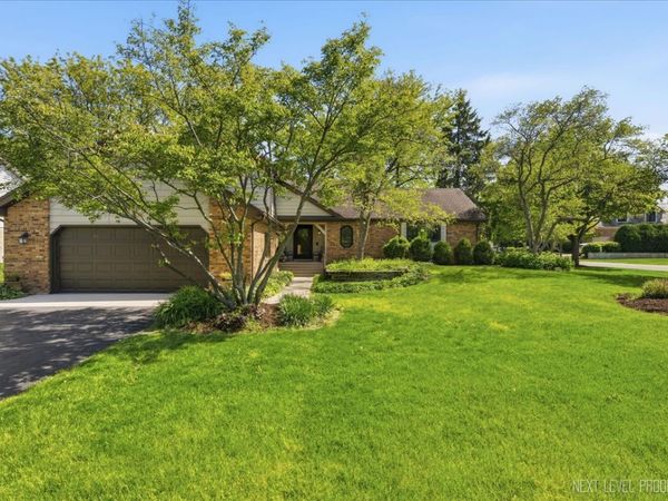 1628 Country Squire Drive , Geneva, IL 60134