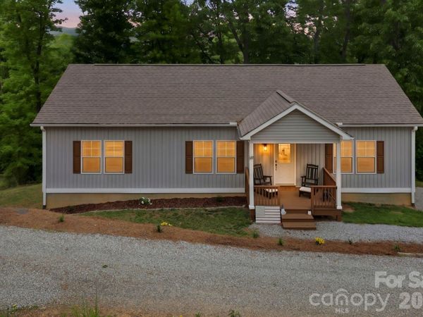 127 Cairens Ridge Drive, Mills River, NC 28759