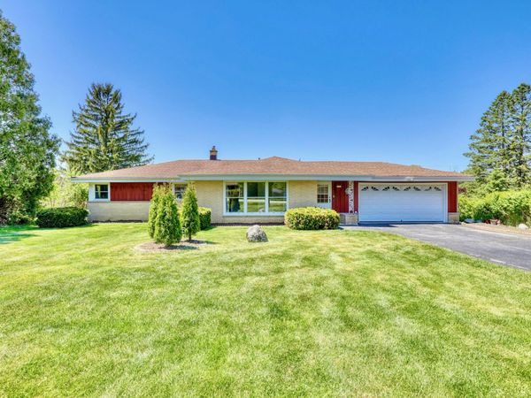 7371 S 49th St, Franklin, WI 53132