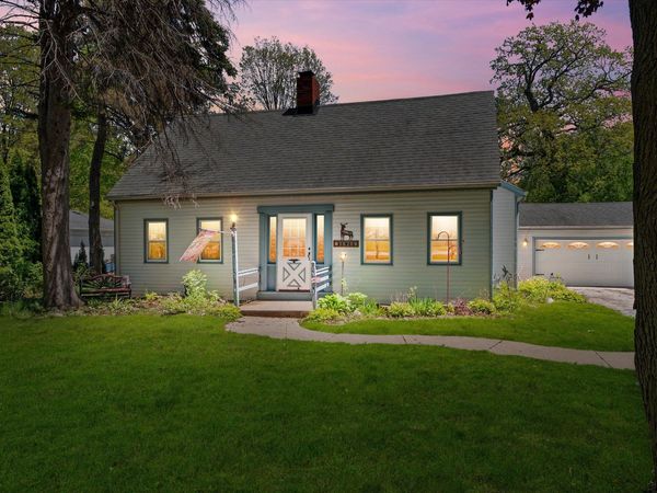 3020 S 124th St, West Allis, WI 53227