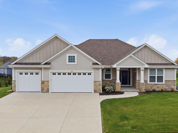 2046 E Omaha Dr, Grafton, WI 53024