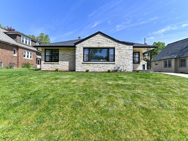 8628 Glencoe Cir, Wauwatosa, WI 53226